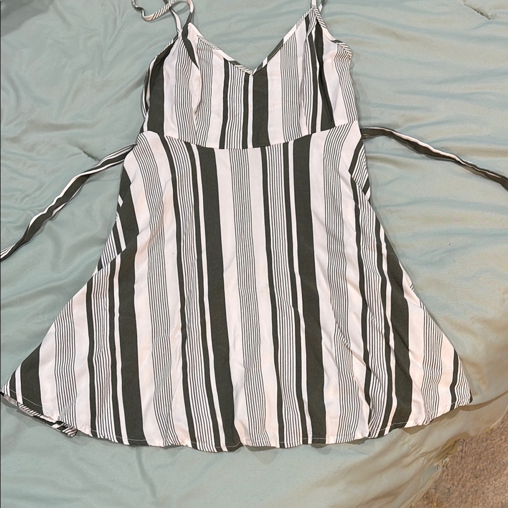 Forever 21 White and Green Spaghetti Strap Sundress